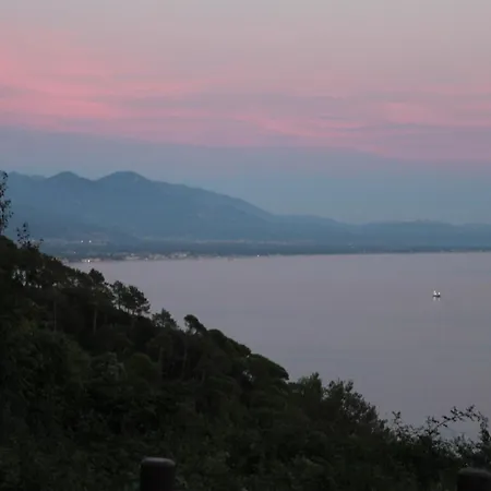 Hostel Batteria Chiodo Rifugio Escursionistico E Culturale Monte Marcello