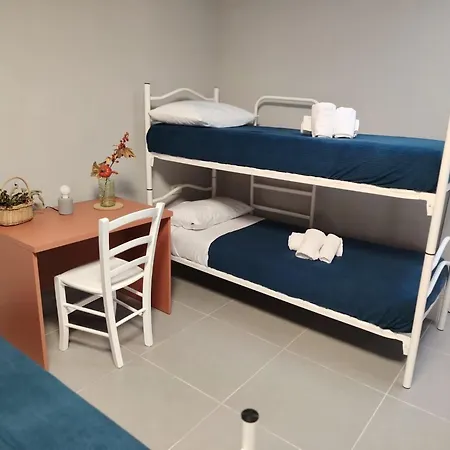 Batteria Chiodo Rifugio Escursionistico E Culturale 호스텔 몬테 마르첼로