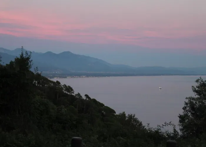 ホステル Batteria Chiodo Rifugio Escursionistico E Culturale モンテマルチェッロ